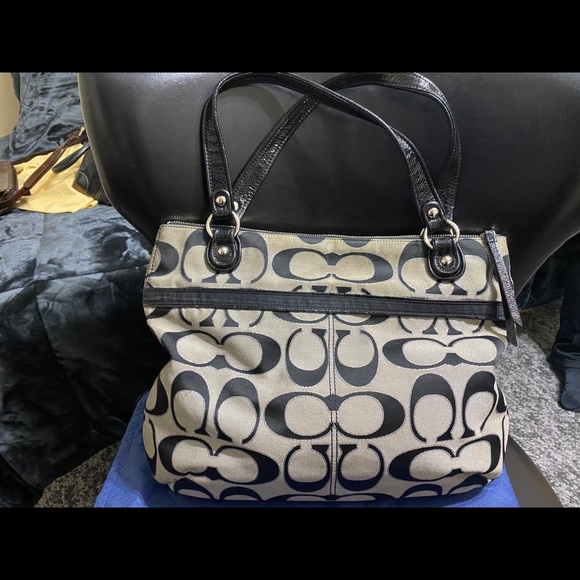 Coach Poppy Tote - Picture 3 of 6